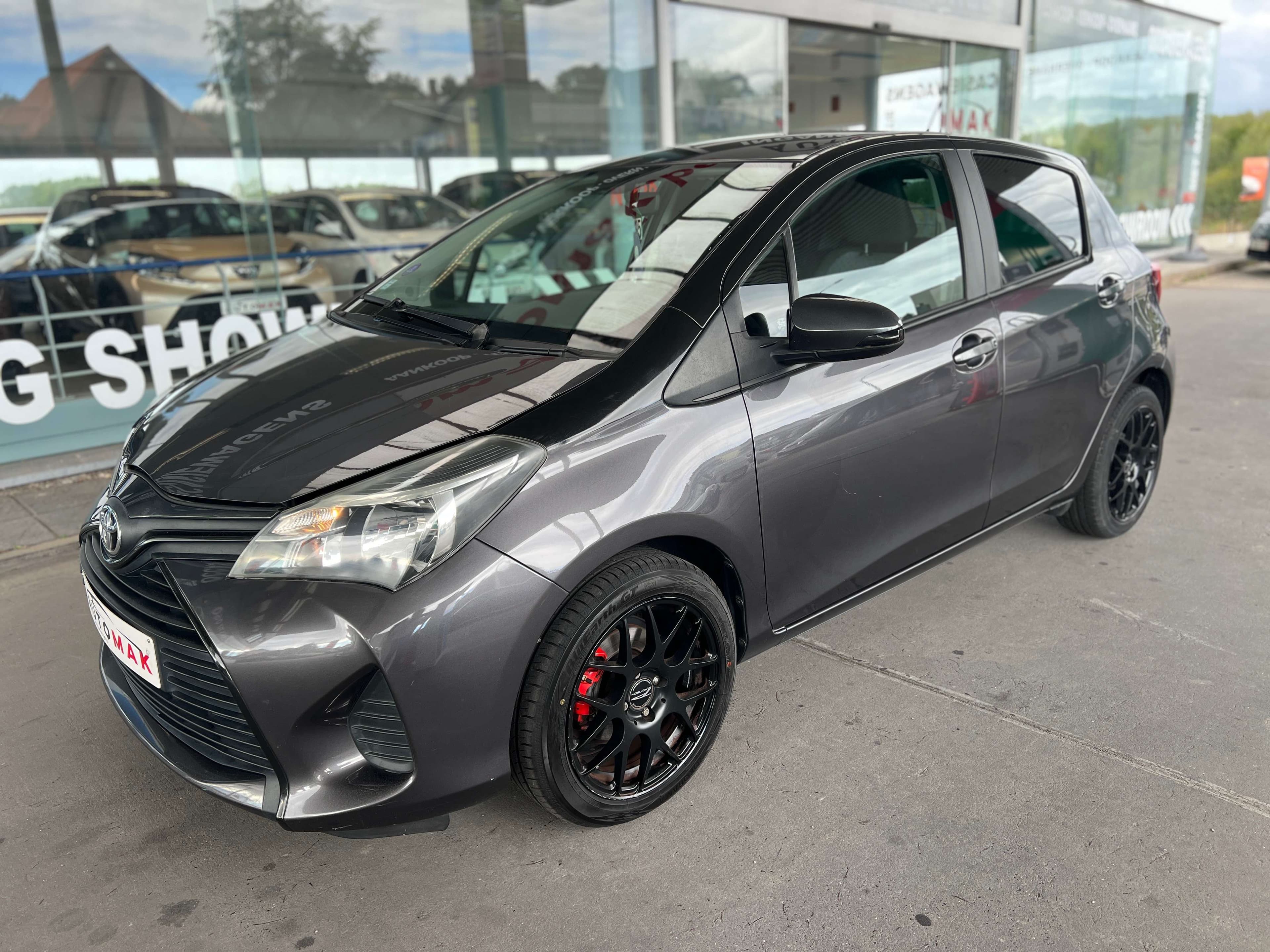 Toyota Yaris 2015 Noir — vue principale