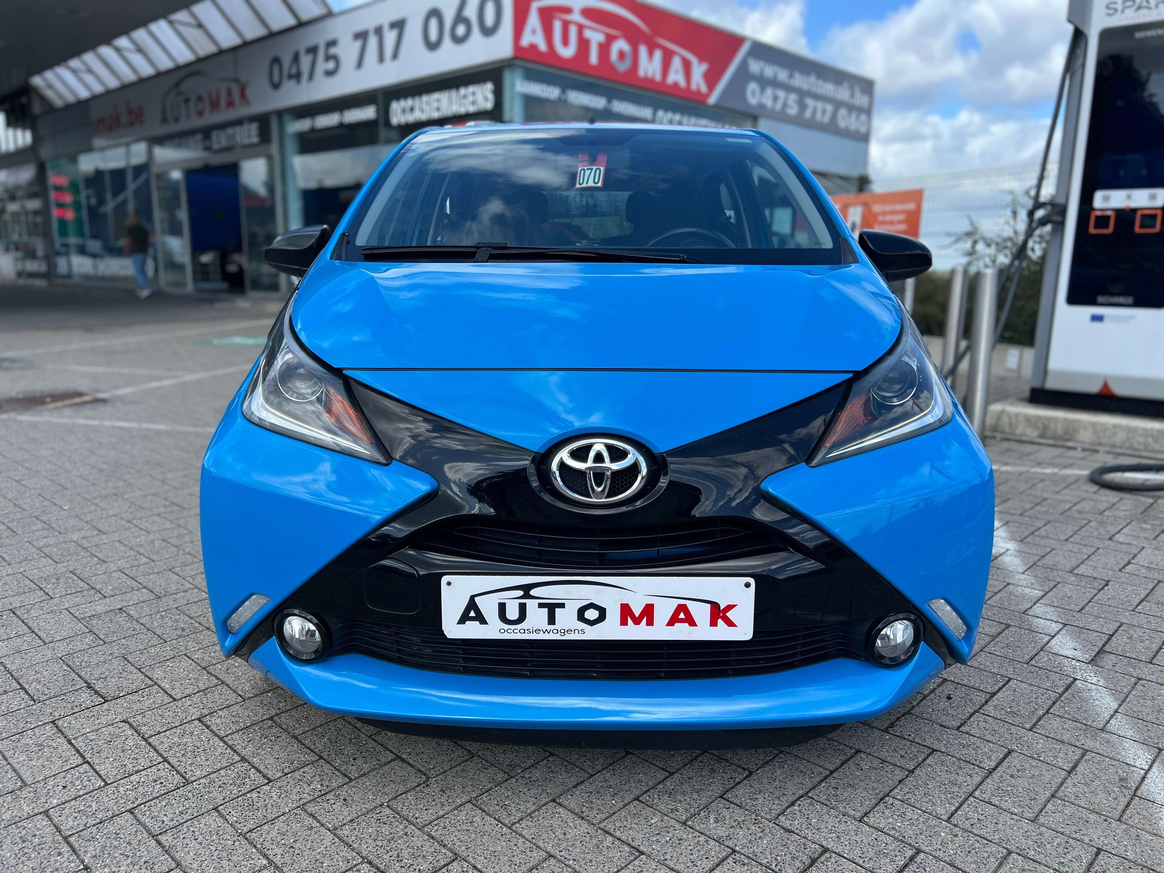 Toyota Aygo 2016 Bleu — vue principale