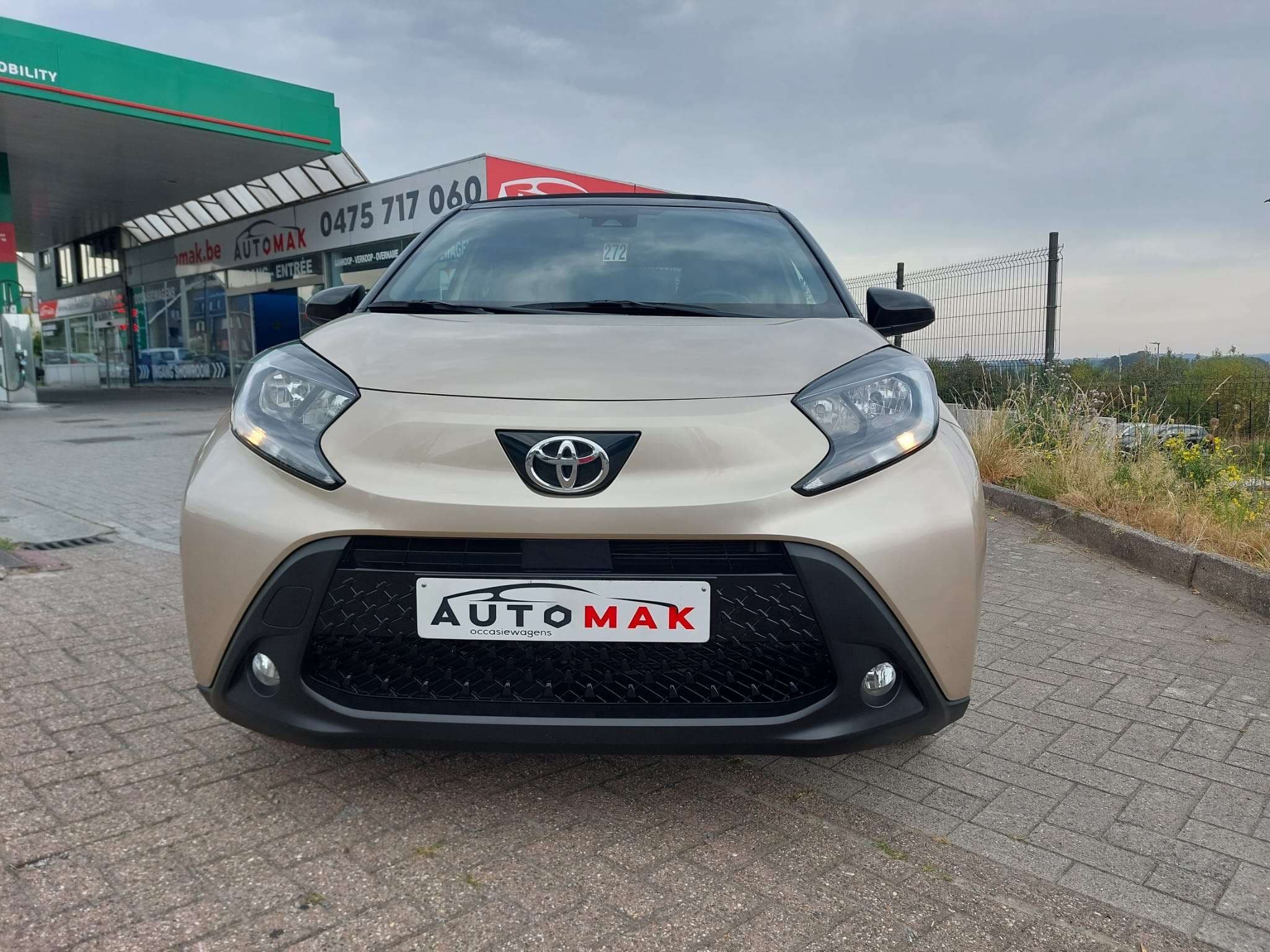 Toyota Aygo X 2024 Or — vue principale