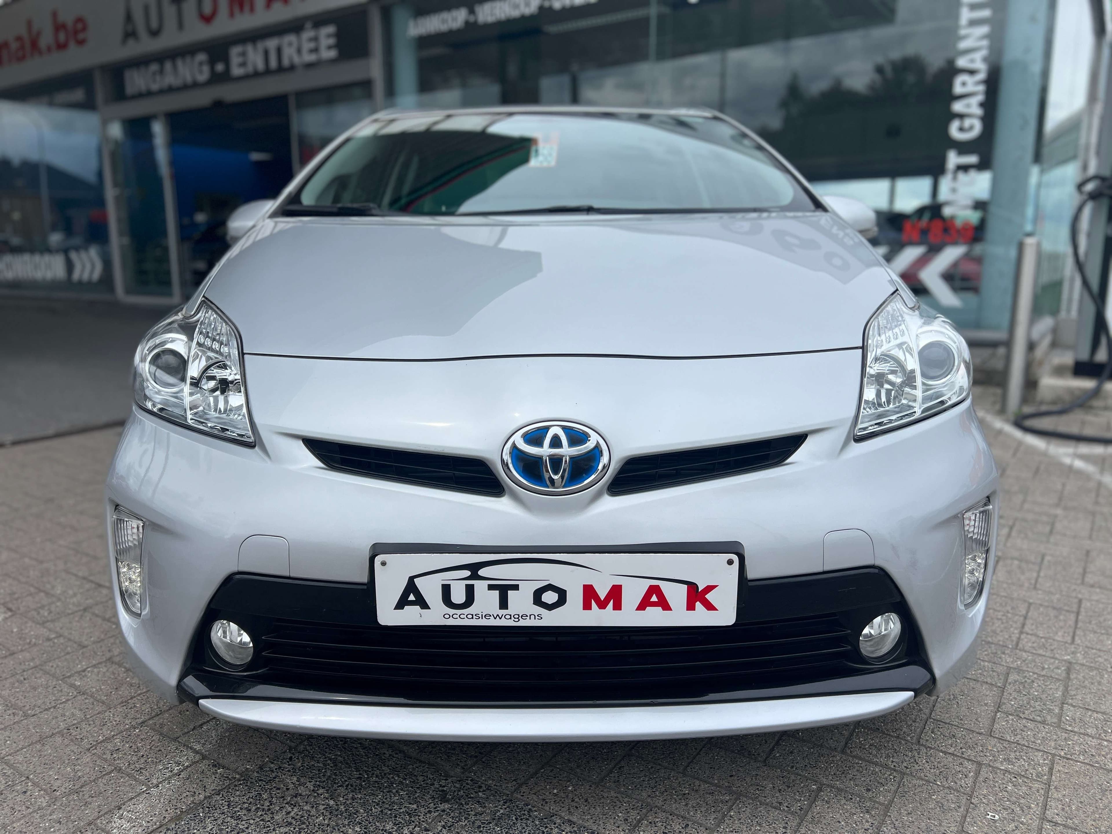 Toyota Prius 2015 Argent — vue principale